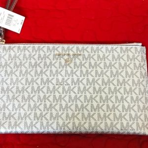 Michael Kors wristlet